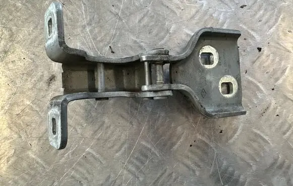 Renault Master III Front door lower hinge 804000006R
