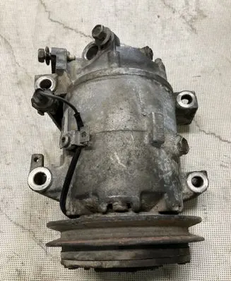Nissan Almera N16 Air conditioning (A/C) compressor (pump) EA05045010
