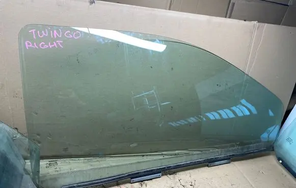 Renault Twingo I Front windscreen/windshield window 43R000108