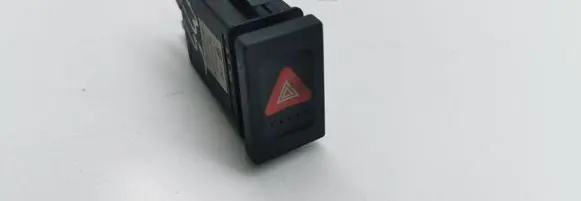 Volkswagen PASSAT B5 Hazard light switch 3B0953235B
