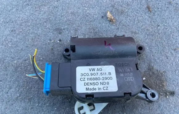 Volkswagen Golf Cross Air flap motor/actuator 3C0907511B 1168802900