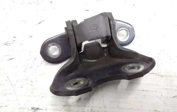 Lexus CT 200H Front door lower hinge 