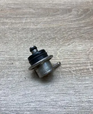 Audi TT Mk1 Fuel pressure regulator 037133035H 72201702