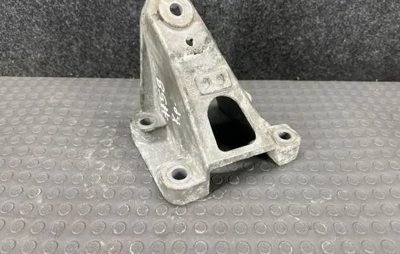 Jaguar XF X250 Engine mounting bracket 5R836061AA