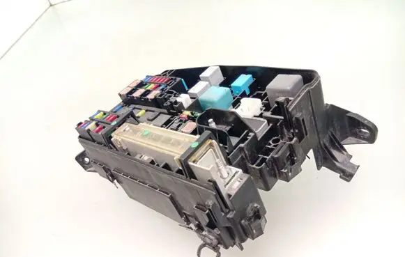 Toyota Avensis T270 Fuse module 