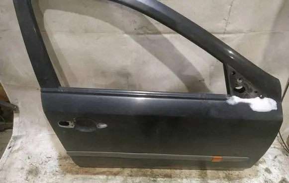 Renault Laguna II Front door JUODOS