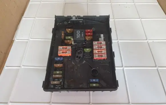 Volkswagen Golf V Fuse module 1K0937125A 1D090106