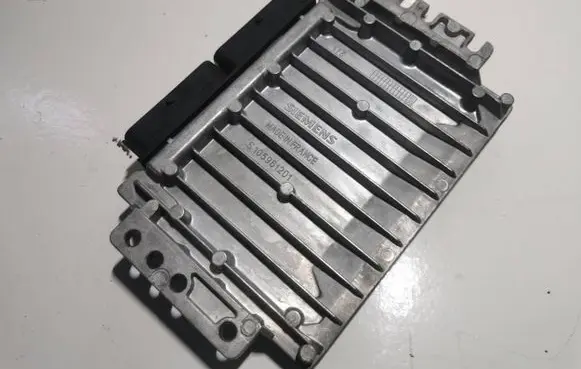 Volvo S40, V40 Engine control unit/module P30614732 S108212204A