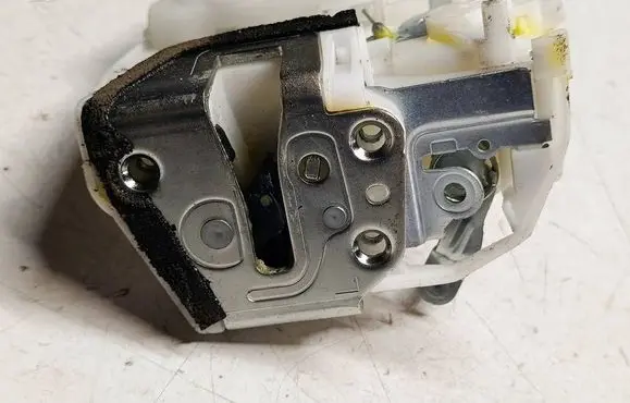 Suzuki SX4 S-Cross Rear door lock 8230261MB0U6 8230261MB0
