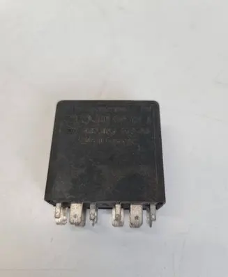 Volkswagen PASSAT B5 Other relay 5KG00656805 4B0919471A