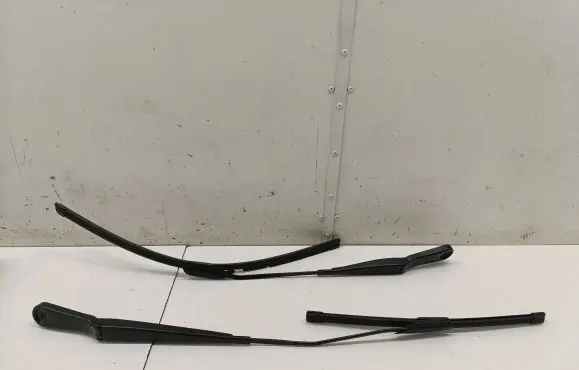 BMW 2 F44 Front wiper blade arm 7453961 7453962