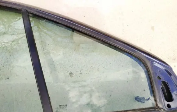 Renault Scenic I Front door vent window glass four-door 