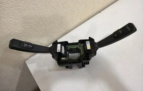 Volvo S60 Wiper turn signal indicator stalk/switch 31334644