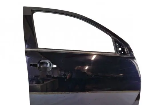 Mitsubishi Outlander Front door