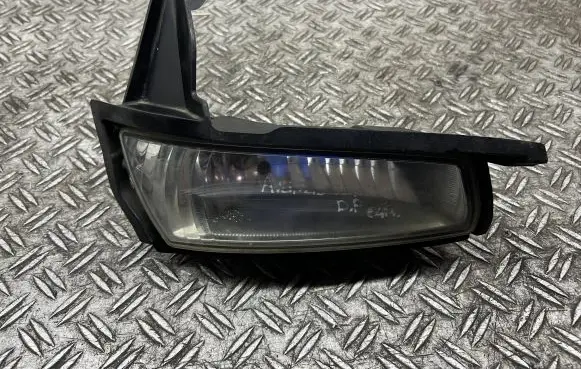 Toyota Avensis Verso Headlight/headlamp 12V51WHB4