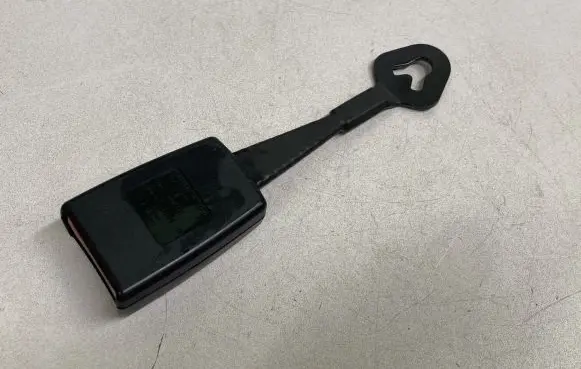Audi A4 S4 B7 8E 8H Front seatbelt buckle 8E0857755C