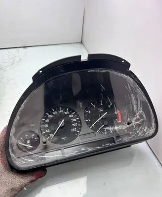 BMW 5 E39 Speedometer (instrument cluster) 87001294 87001329
