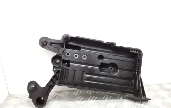 Volkswagen PASSAT B8 Battery tray 5Q0915321H 5Q0915331J
