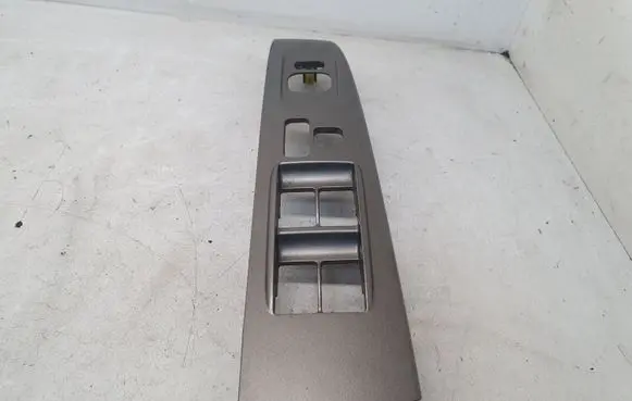 Toyota Prius (XW20) Front door window switch trim 23247070
