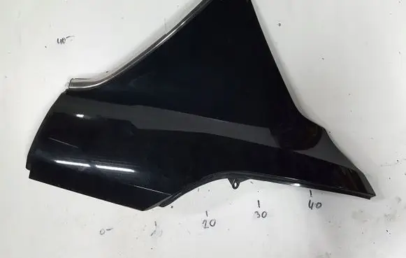 Front wheel arch liner splash guards