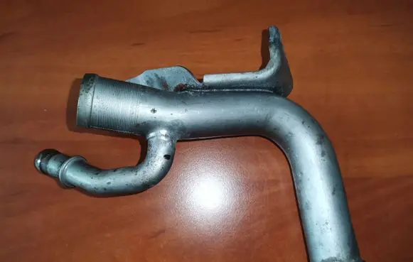 Coolant pipe/hose