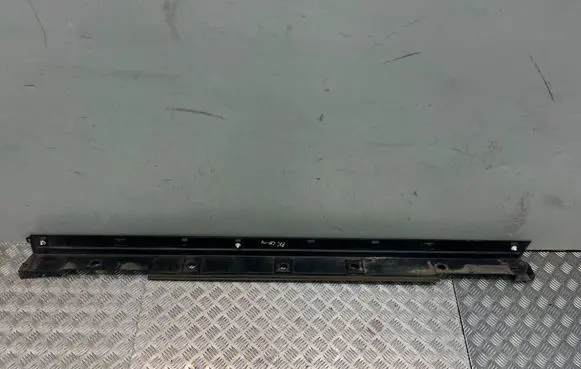 Lexus UX Sill 7586076030
