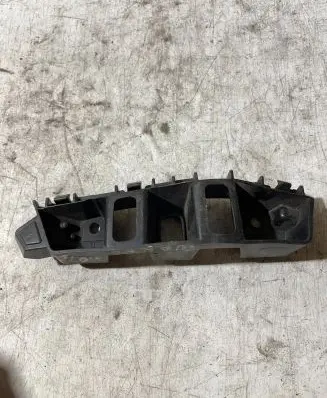 Volkswagen Touareg II Front bumper mounting bracket 7P6807183F