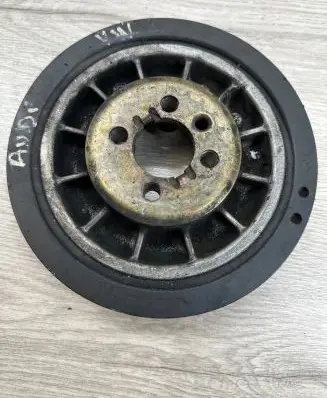 Volkswagen Golf III Crankshaft pulley 028105243K
