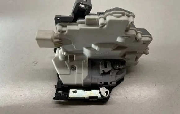 Audi Q5 SQ5 Front door lock 8J2837015A