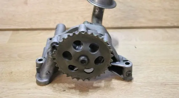Audi A4 S4 B5 8D Oil pump 06A155121
