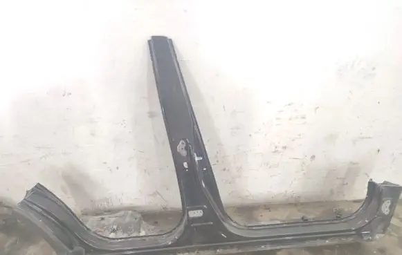 Front sill (body part)