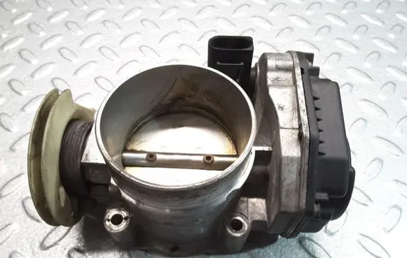 Audi A4 S4 B5 8D Throttle valve 078133063AK