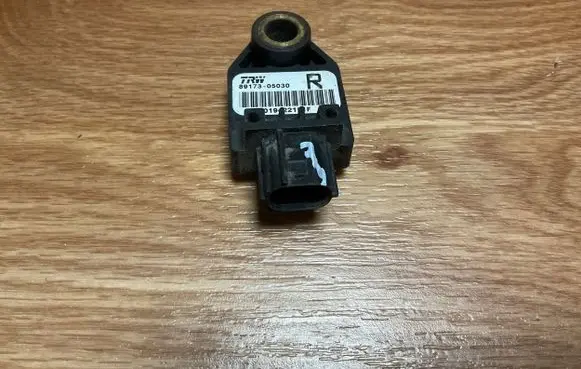 Toyota Avensis T250 Airbag deployment crash/impact sensor 8917305030