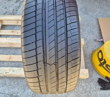 Land Rover Range Rover Sport L461 R22 summer tire 2853522