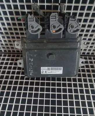Nissan Qashqai+2 Engine control unit/module A56X37 Y585Y26