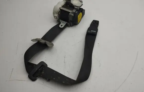 Lexus GS 300 350 430 450H Front seatbelt 8237000090