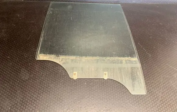 Hyundai Terracan Rear door window glass E000008 43R000382 DOT7A0A52AS2