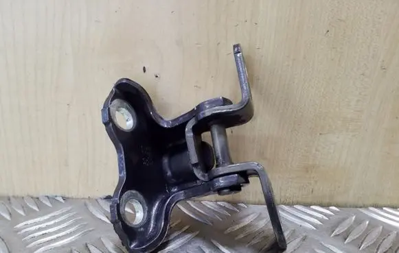 Toyota Avensis T270 Rear door upper hinge