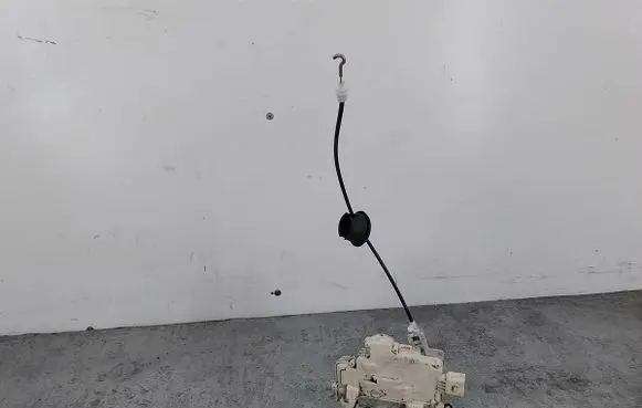 Seat Exeo (3R) Front door lock