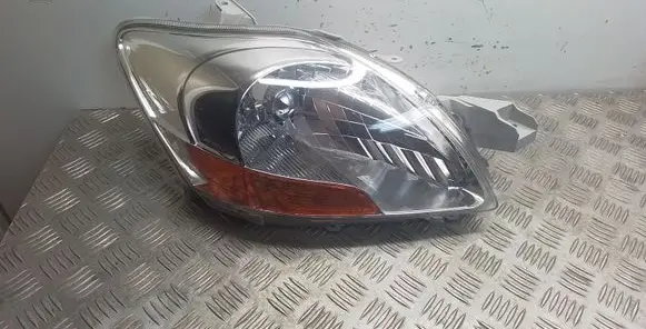 Toyota Yaris Headlight/headlamp