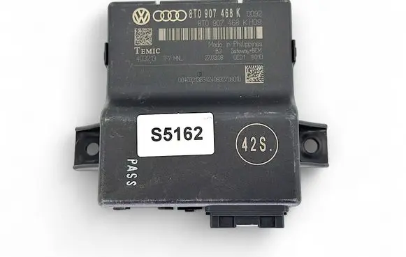 Audi A5 8T 8F Gateway control module 8T0907468K