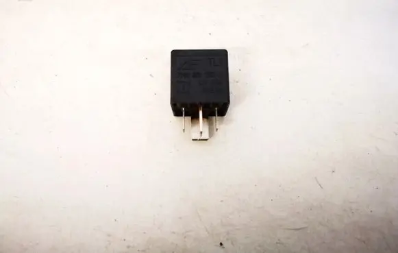 Volkswagen Polo IV 9N3 Other relay 7m0951253a
