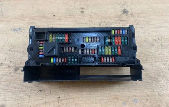 BMW 5 F10 F11 Fuse module 9252815