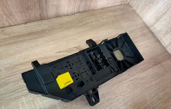 Opel Signum Fuse module 13181984 13165971