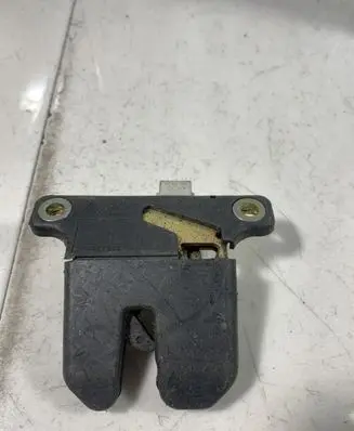 Audi A3 S3 8L Tailgate lock latch 8L0827505