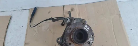 Front wheel hub