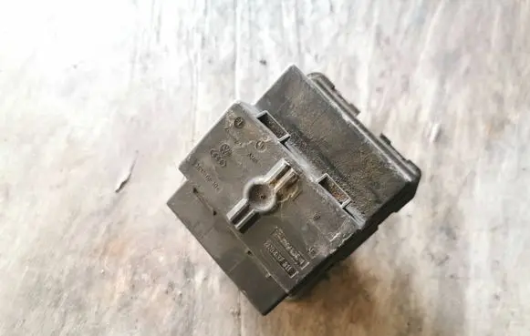 Volkswagen Sharan Fuse box set 7N0937311 13949781