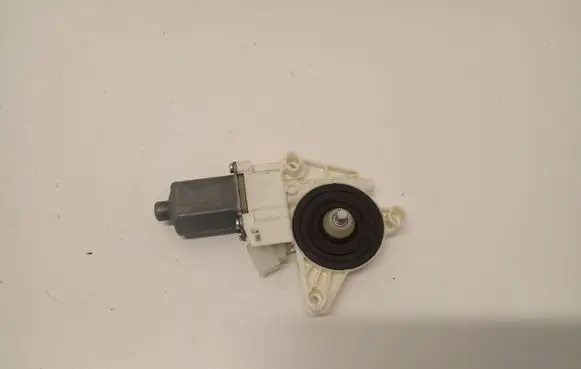 Mercedes-Benz S W222 Front door window regulator motor 0130822754