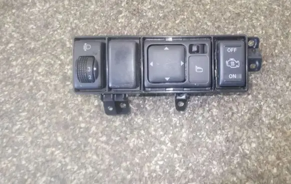 Nissan Pathfinder R51 Wing mirror switch 68492EB300