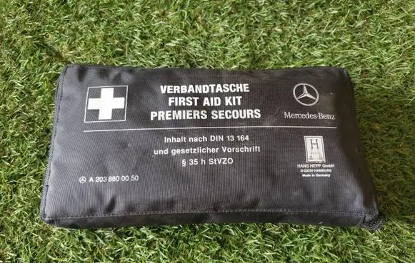 Mercedes-Benz C W203 First aid kit A2038600050